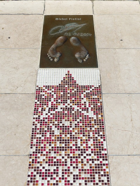 也应保持一 也应保持一